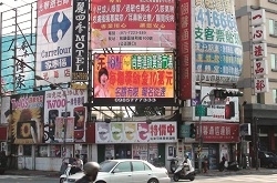 高雄一心一路.凱旋路口LED廣告~尚青光電科技有限公司